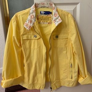 Vintage yellow jacket with floral collar